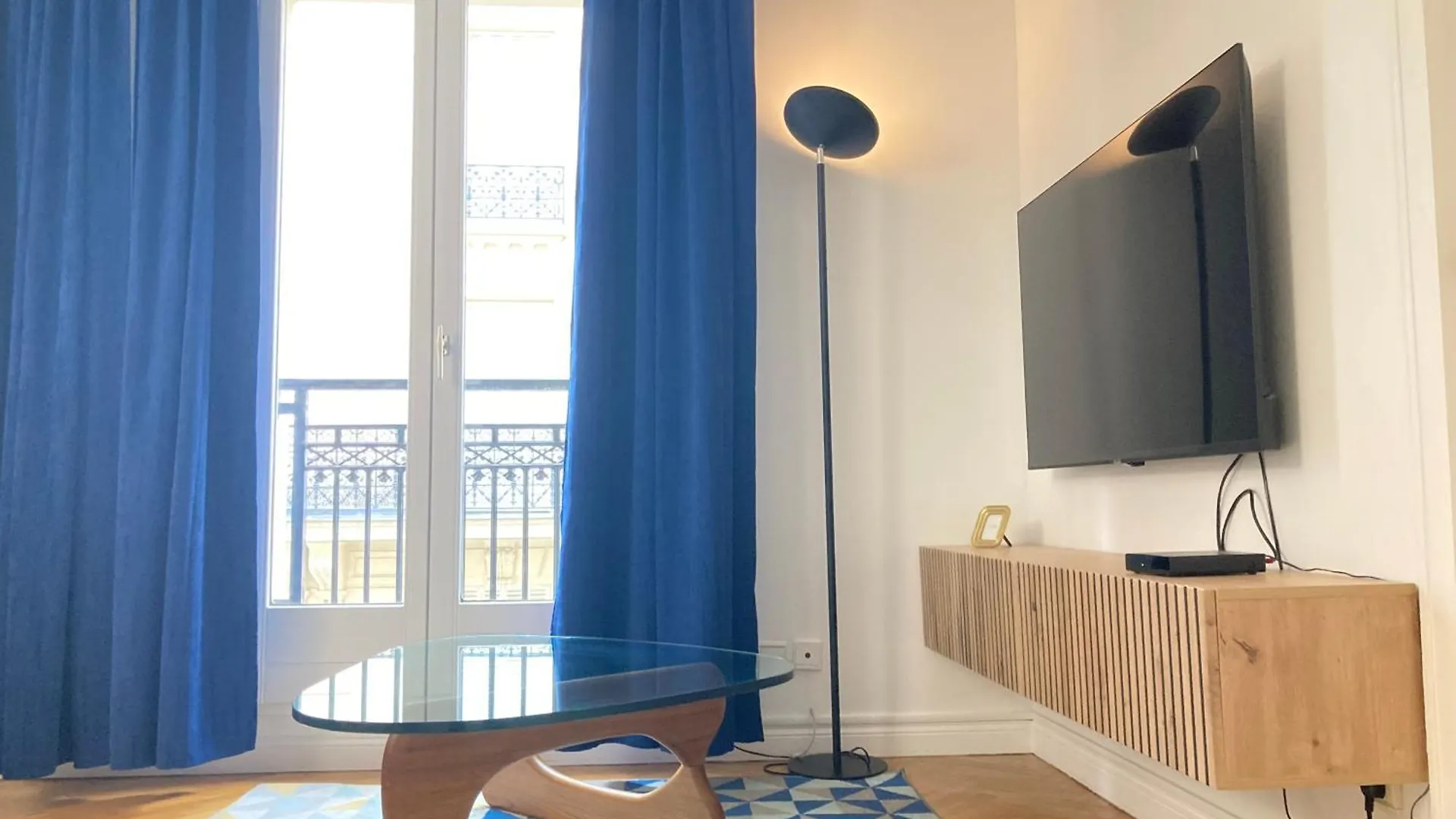 - Trocadero Apartment *